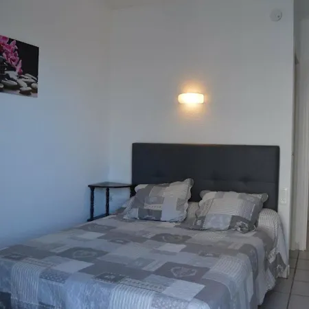 Climatise Avec Balcon Et Parking, A Deux Pas De La - Fr-1-225d-125 Apartment