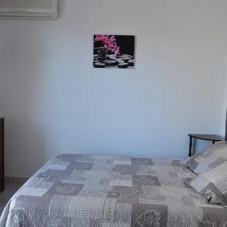 Climatise Avec Balcon Et Parking, A Deux Pas De La - Fr-1-225d-125 Apartment