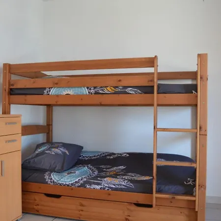 Apartment Climatise Avec Balcon Et Parking, A Deux Pas De La - Fr-1-225d-125 *