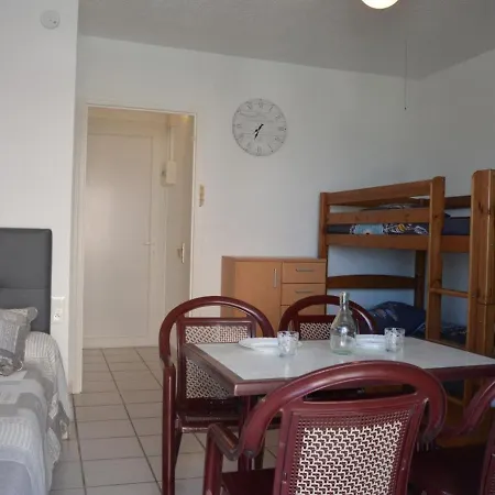 Climatise Avec Balcon Et Parking, A Deux Pas De La - Fr-1-225d-125